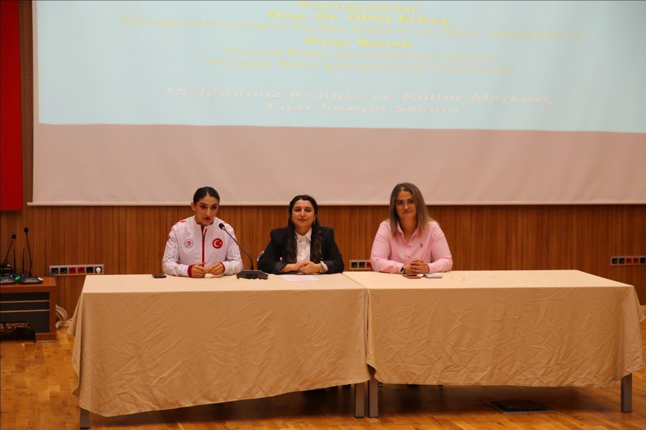 universitemizde-8-mart-dunya-kadinlar-gunu-programina-yogun-katilim-saglandi